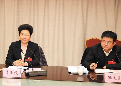 月 日下午,李淑侠参加大屯街道代表团审议《政府工作报告》.