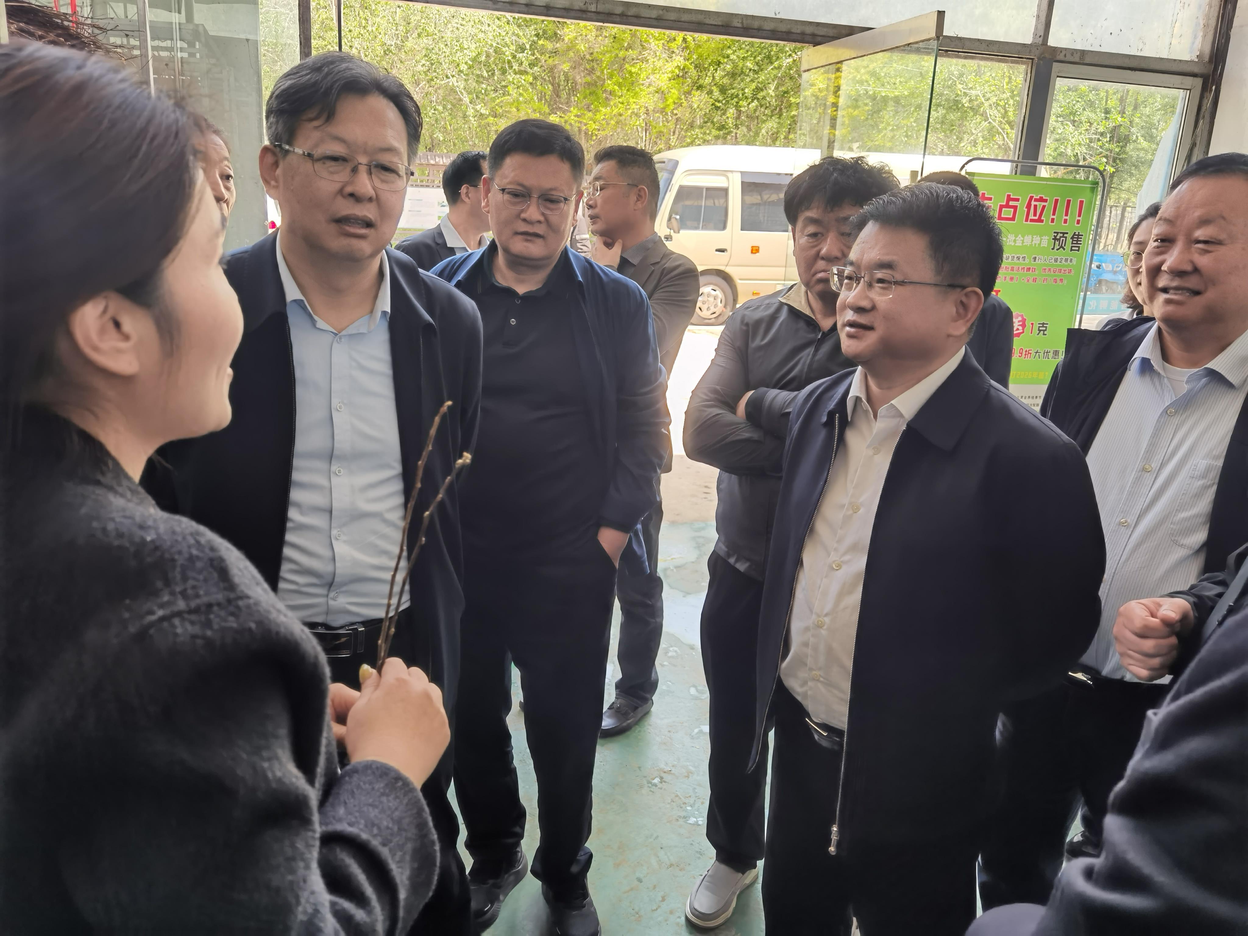 冯文勇主任调研鹿楼镇林蝉菌共生示范基地项目建设